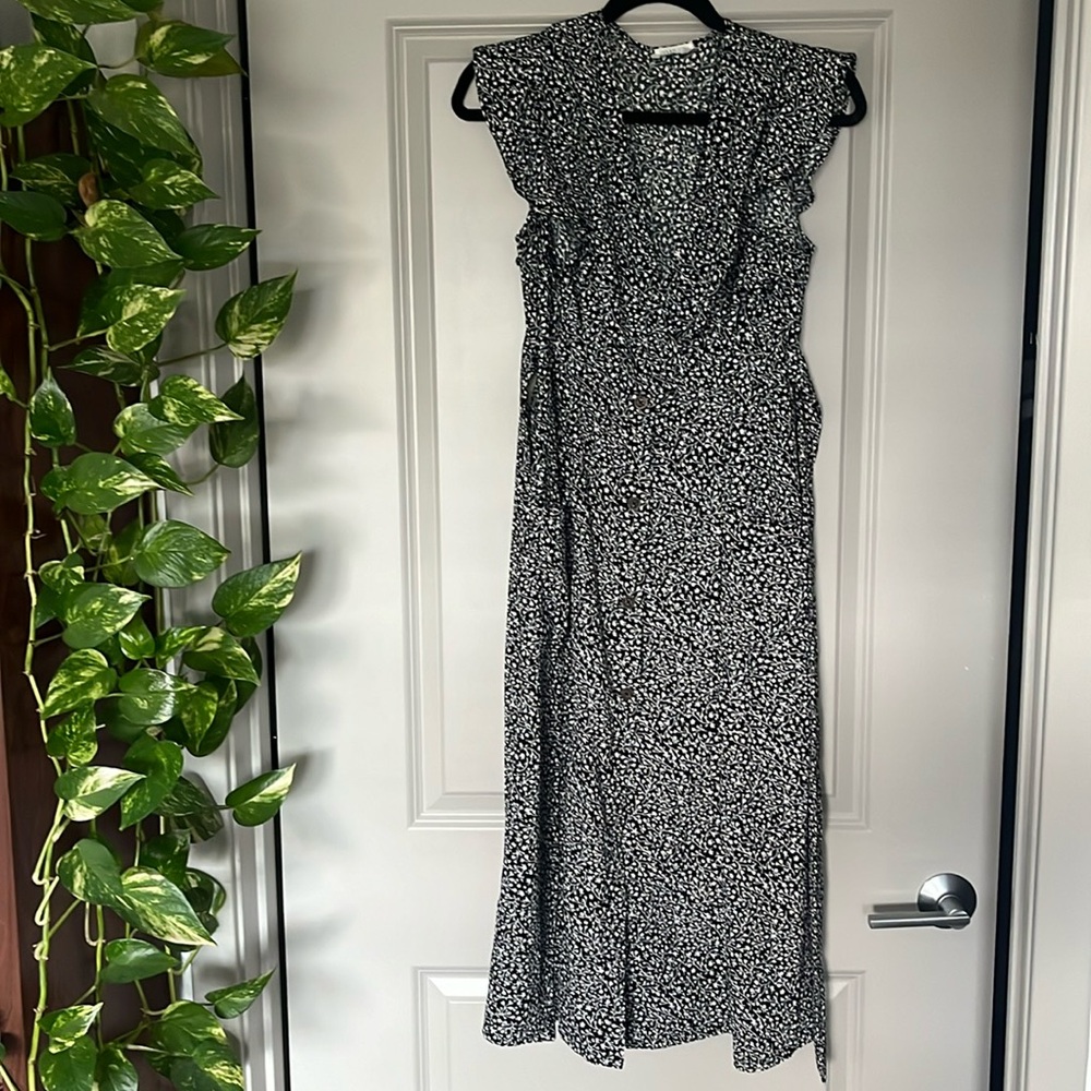 Sienna Sky maxi dress, white/black flower pattern, size S, excellent condition.